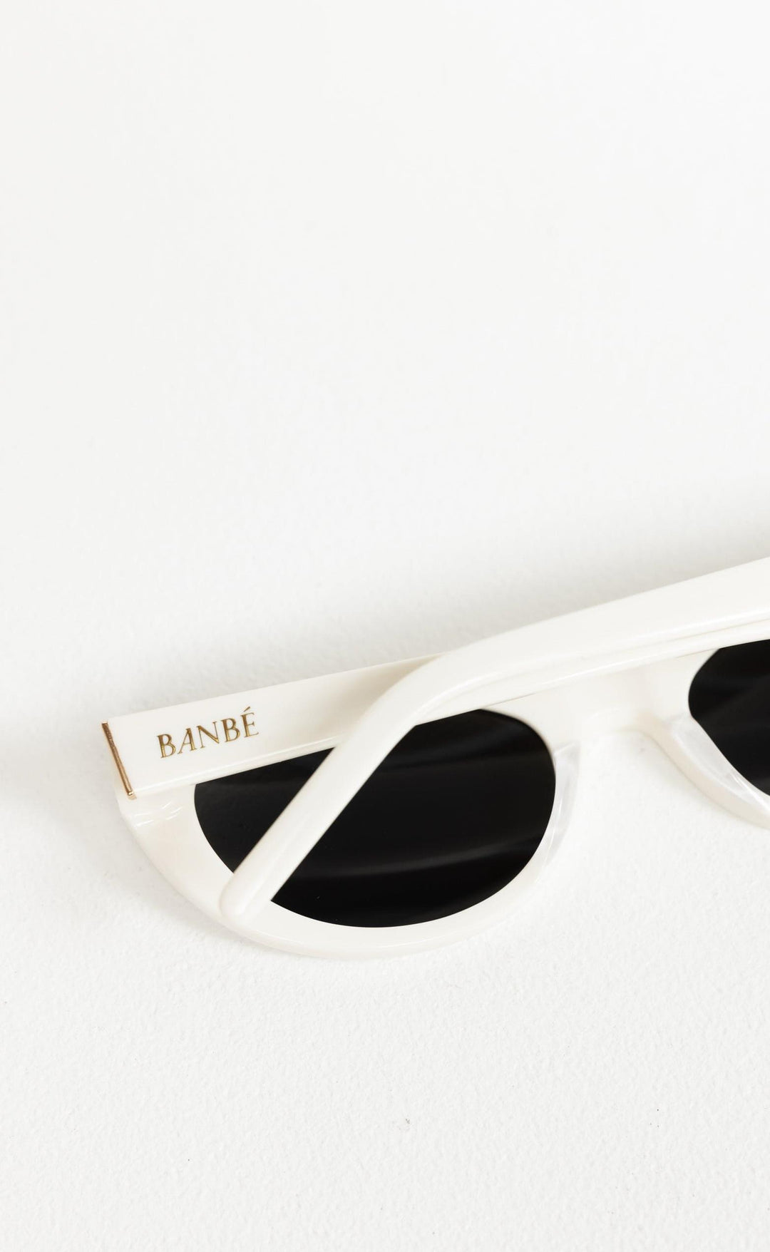 BANBÉ Black Cat-Eye Sunglasses with Cream Arms THE KELLY - BLACK-HAVANA TORT-DARK GREEN main image 2