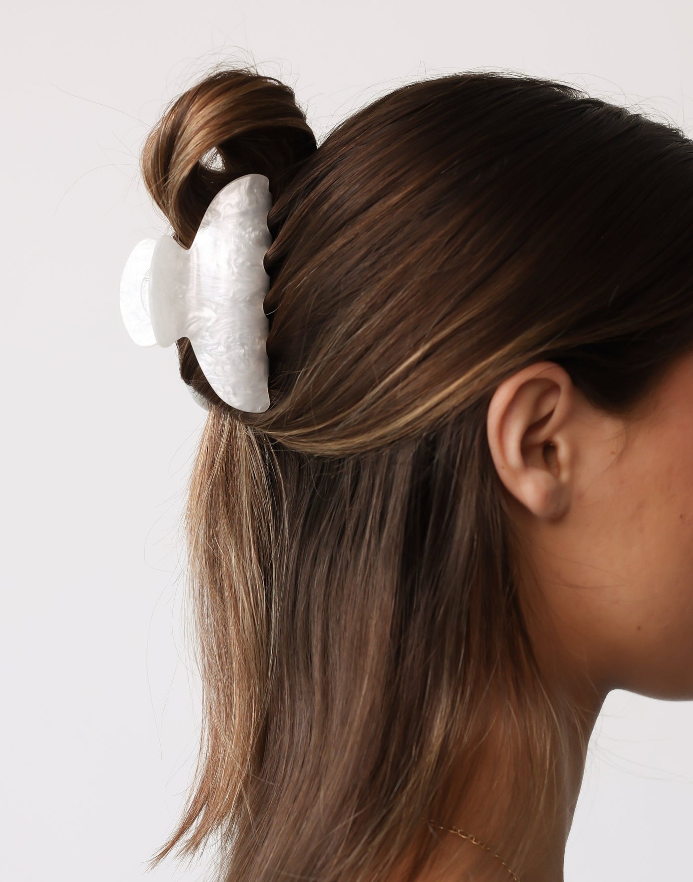 Danielle Hair Clip (Pearl) | CHARCOAL Exclusive - Pearlescent Detail Claw Hair Clip - Women's Accessories - Charcoal Clothing