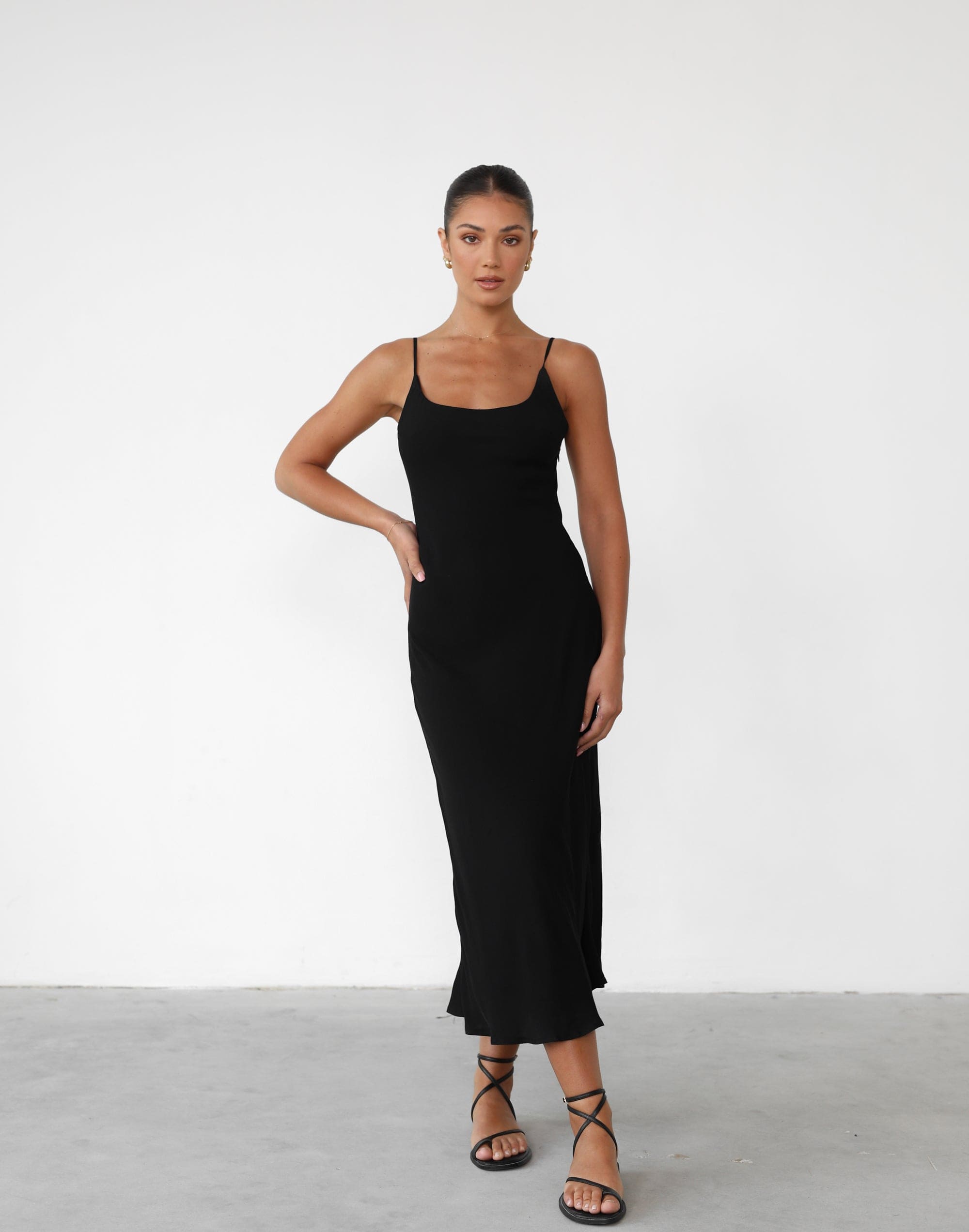 Leyton Maxi Dress (Black) | Round Neckline Maxi Dress – CHARCOAL