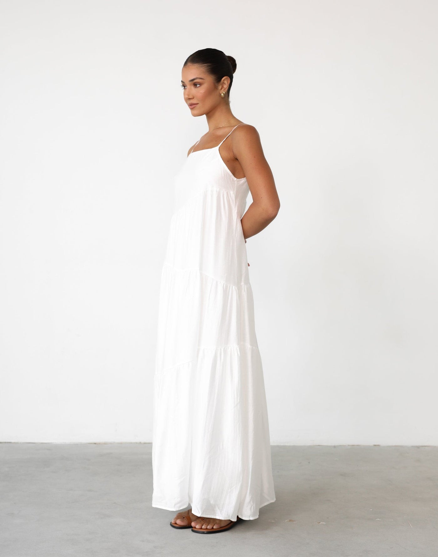 Flowy maxi dress white sale