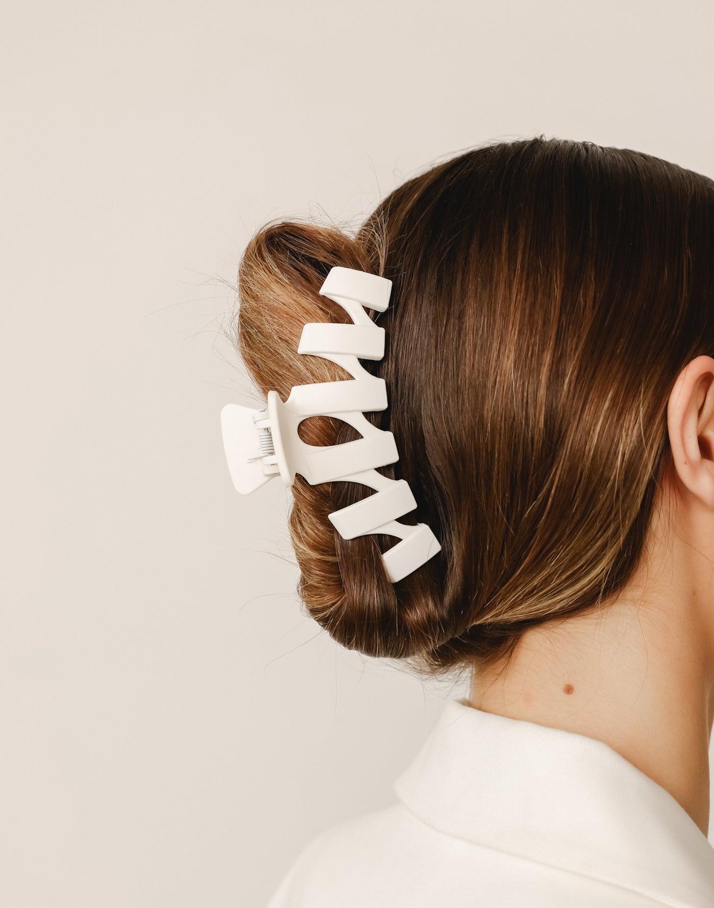 Ela Hair Clip (White) | CHARCOAL Exclusive - Zig Zag Style Claw Clip - Women's Accessories - Charcoal Clothing